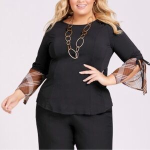 Avenue ITY Plaid Bell Sleeve Top Size 30/32 (SP13.5)